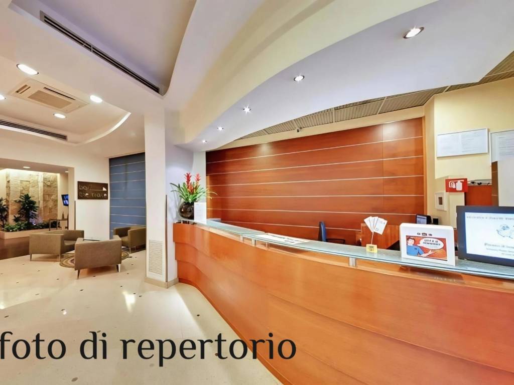 negozio in vendita a Capaccio Paestum in zona Torre/Licinella