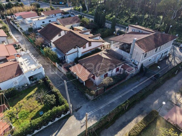casa indipendente in vendita a Capaccio Paestum in zona Laura