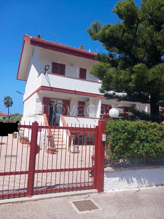 casa indipendente in vendita a Capaccio Paestum in zona Torre/Licinella