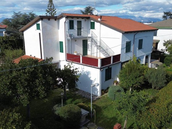 casa indipendente in vendita a Capaccio Paestum in zona Laura