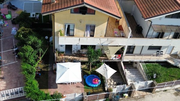 casa indipendente in vendita a Capaccio Paestum in zona Laura
