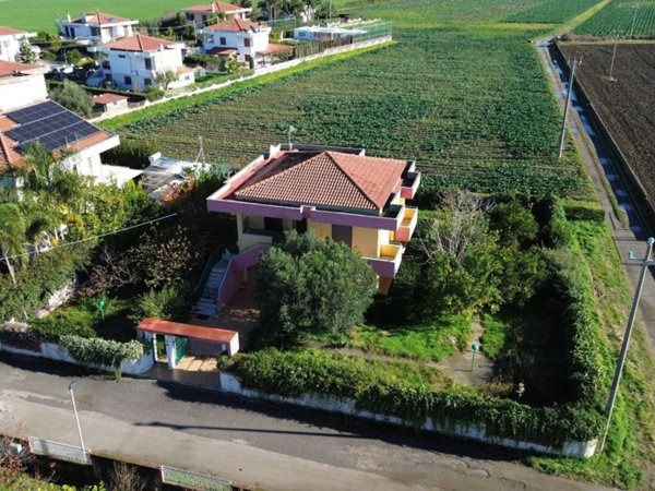 casa indipendente in vendita a Capaccio Paestum in zona Gromola/Foce Sele