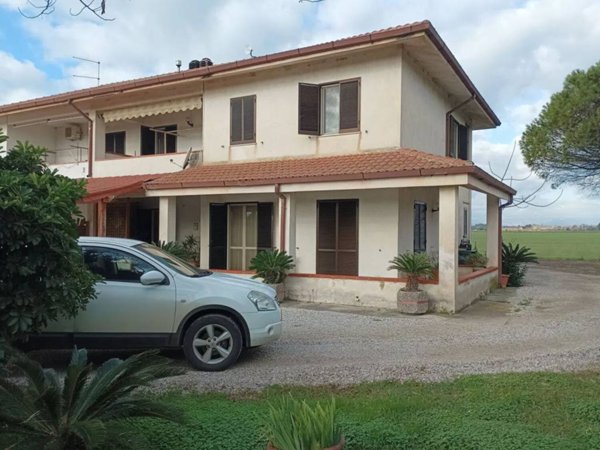 casa indipendente in vendita a Capaccio Paestum in zona Ponte Barizzo