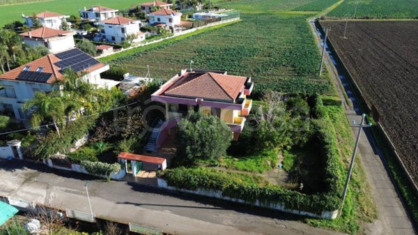 casa indipendente in vendita a Capaccio Paestum in zona Gromola/Foce Sele