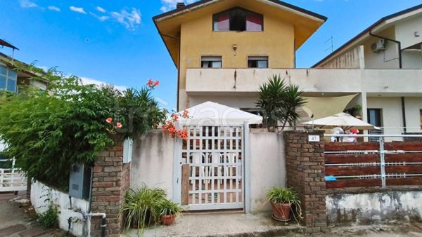 casa indipendente in vendita a Capaccio Paestum in zona Laura