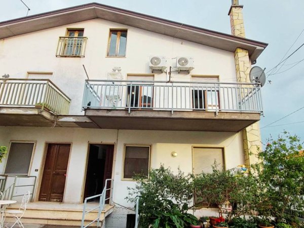 casa indipendente in vendita a Capaccio Paestum