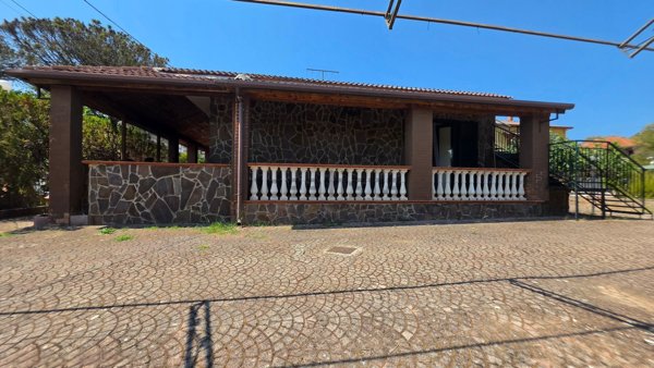 casa indipendente in vendita a Capaccio Paestum in zona Laura