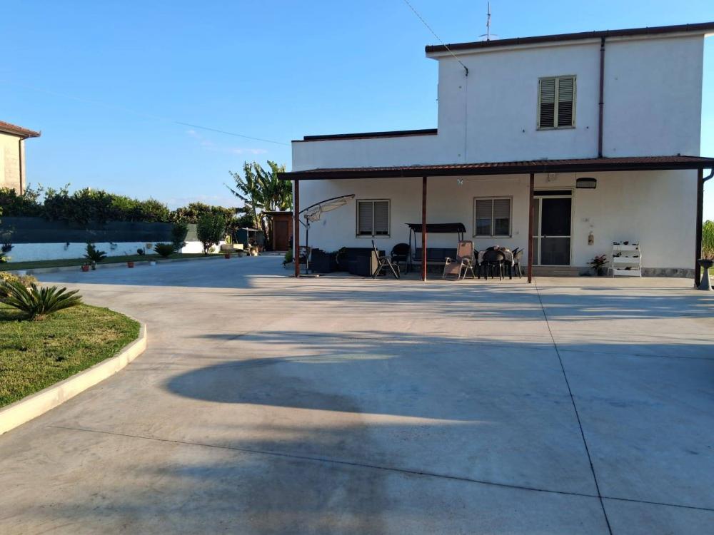 casa indipendente in vendita a Capaccio Paestum in zona Gromola/Foce Sele