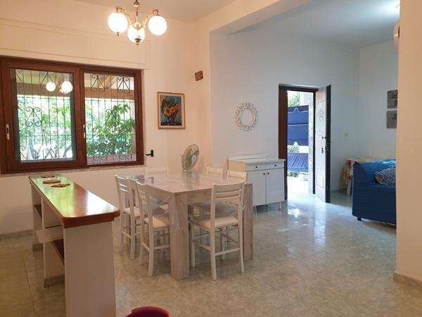 casa indipendente in vendita a Capaccio Paestum in zona Laura