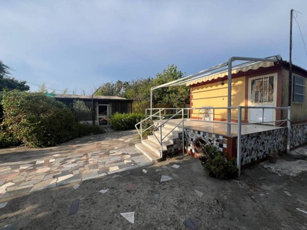 casa indipendente in vendita a Capaccio Paestum in zona Laura