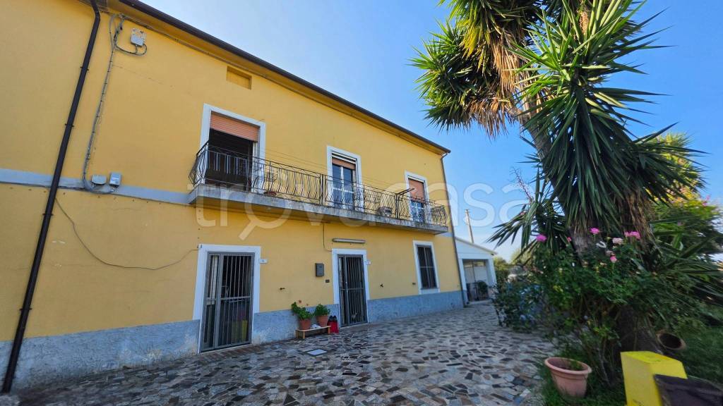 casa indipendente in vendita a Capaccio Paestum in zona Gromola/Foce Sele