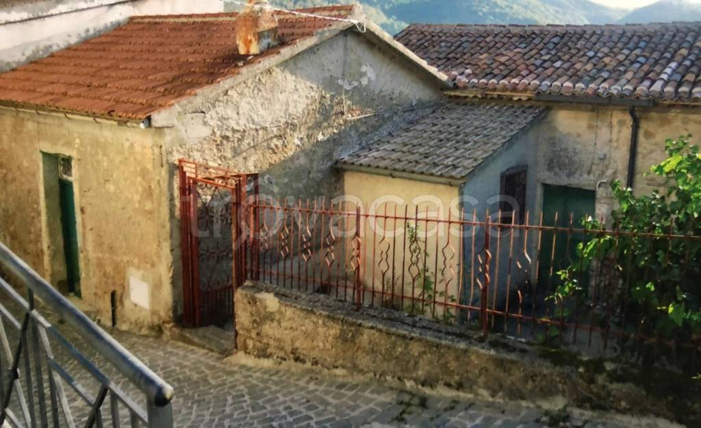 casa indipendente in vendita a Casalbuono