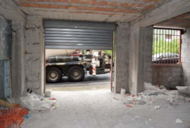 locale commerciale in vendita a Casalbuono