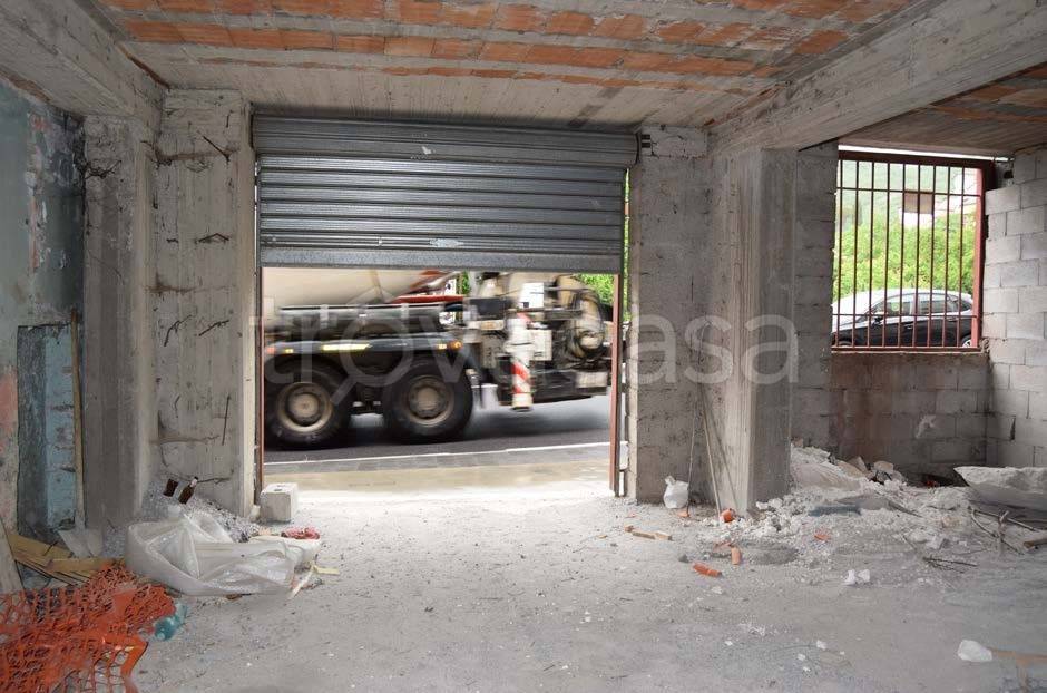 locale commerciale in vendita a Casalbuono