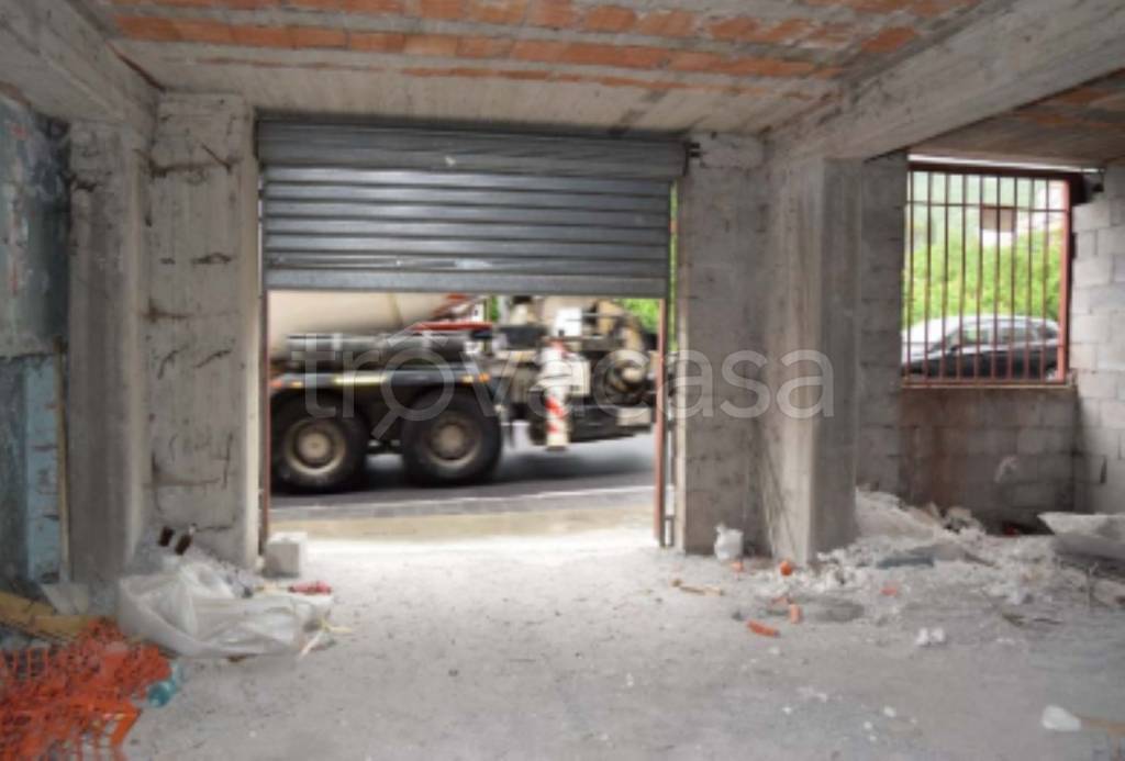 locale commerciale in vendita a Casalbuono