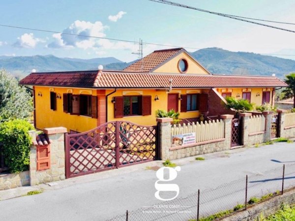casa indipendente in vendita a Casal Velino