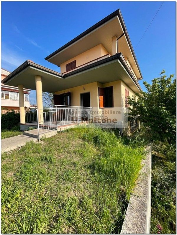 casa indipendente in vendita a Casal Velino