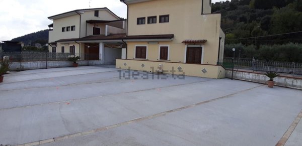 appartamento in vendita a Casal Velino in zona Verduzio
