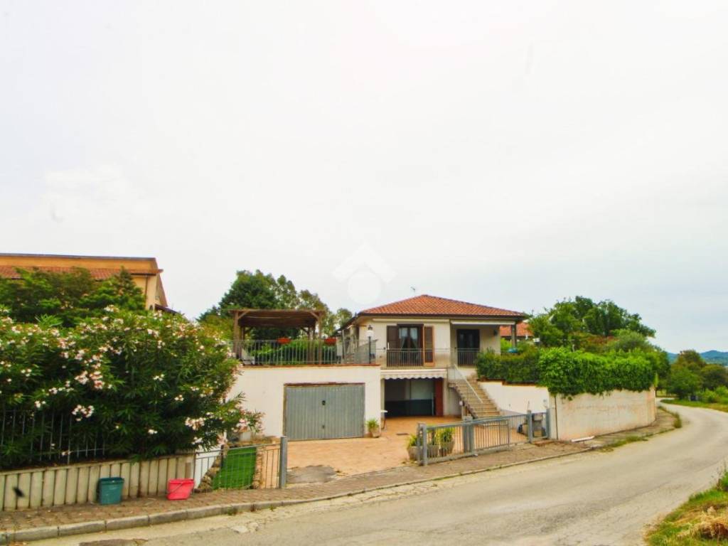 casa indipendente in vendita a Casal Velino in zona Acquavella
