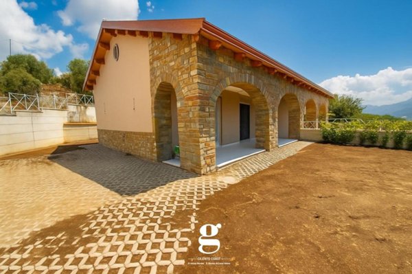 casa indipendente in vendita a Casal Velino