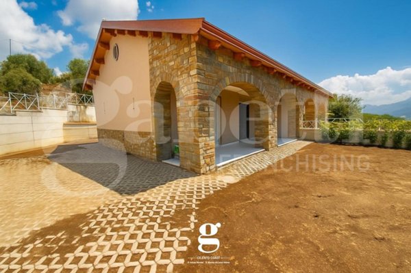 casa indipendente in vendita a Casal Velino