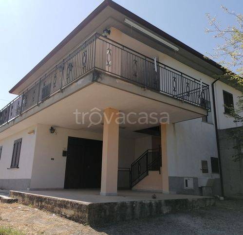 casa indipendente in vendita a Casal Velino