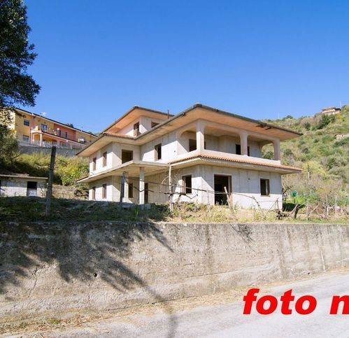 casa indipendente in vendita a Casal Velino in zona Acquavella