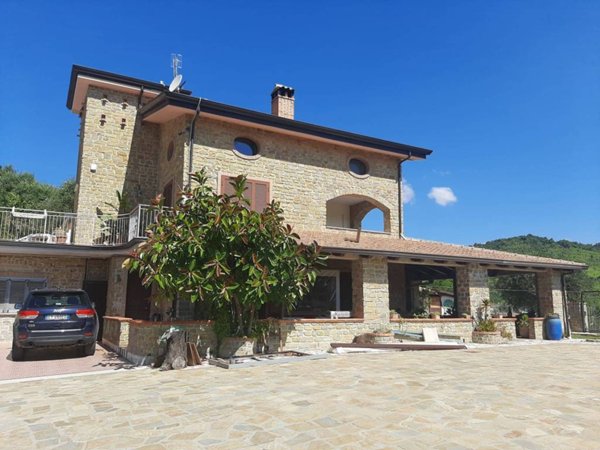 casa indipendente in vendita a Casal Velino