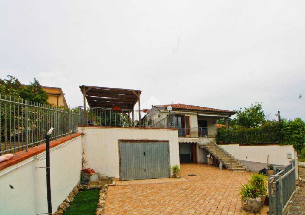 casa indipendente in vendita a Casal Velino