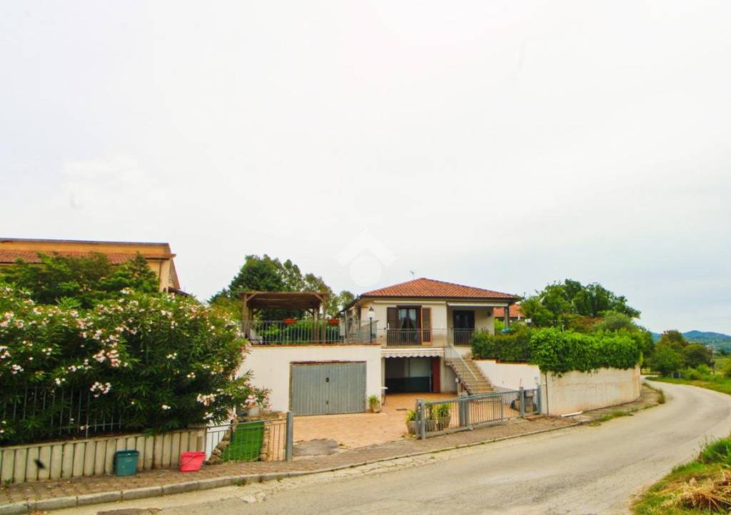 casa indipendente in vendita a Casal Velino