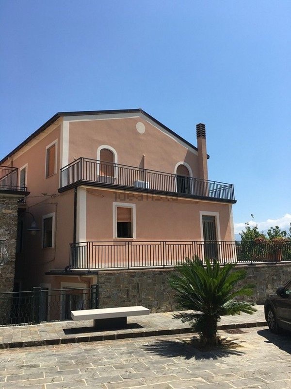 esavano in vendita a Casal Velino