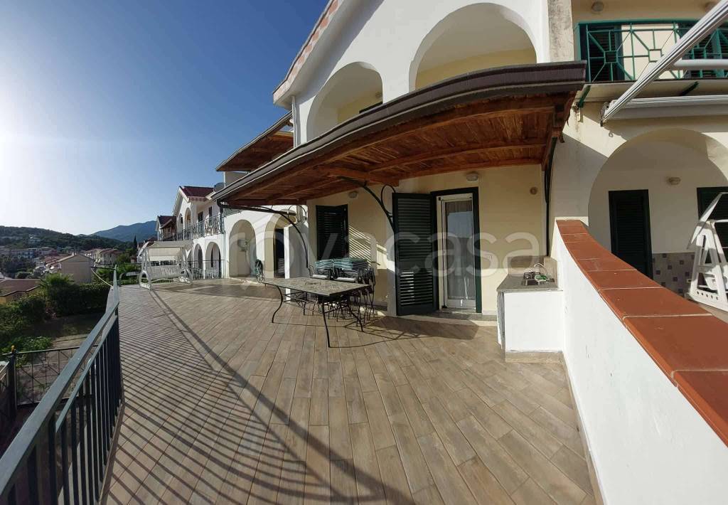 casa indipendente in vendita a Casal Velino