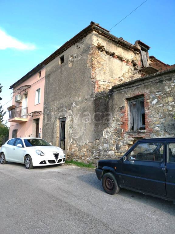 casa indipendente in vendita a Casal Velino in zona Acquavella