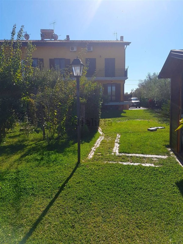 casa indipendente in vendita a Casal Velino