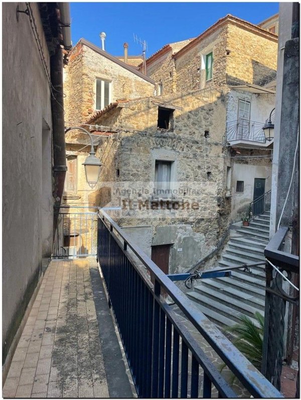 pentavano in vendita a Casal Velino in zona Acquavella