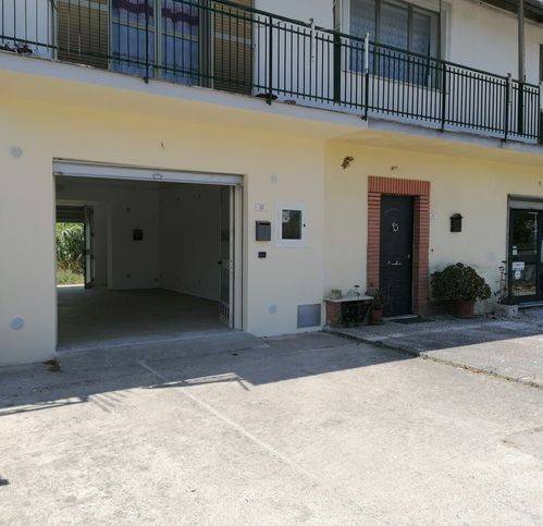 locale commerciale in vendita a Casal Velino