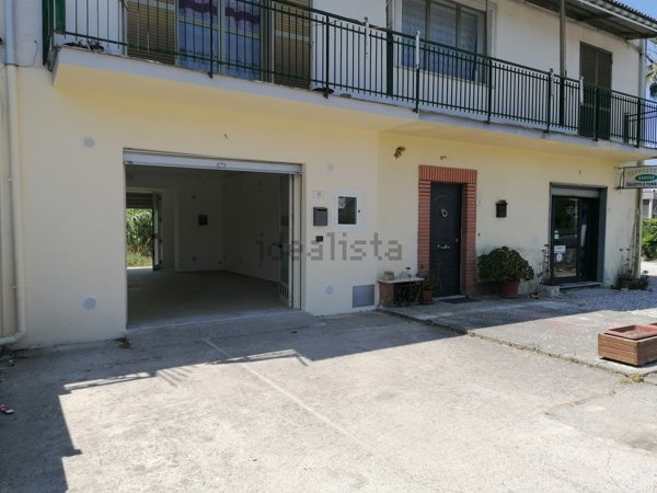 locale commerciale in vendita a Casal Velino