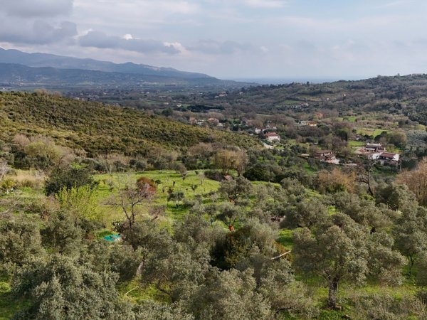 casa indipendente in vendita a Casal Velino