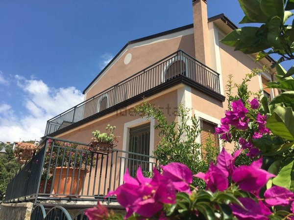 esavano in vendita a Casal Velino