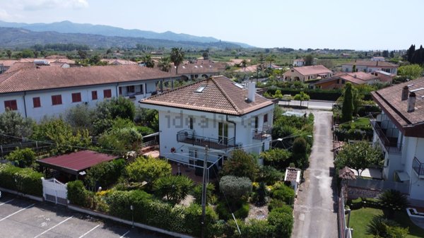 casa indipendente in vendita a Casal Velino