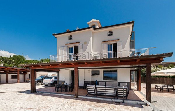 casa indipendente in vendita a Casal Velino