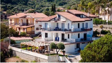 intera palazzina in vendita a Casal Velino in zona Marina di Casal Velino