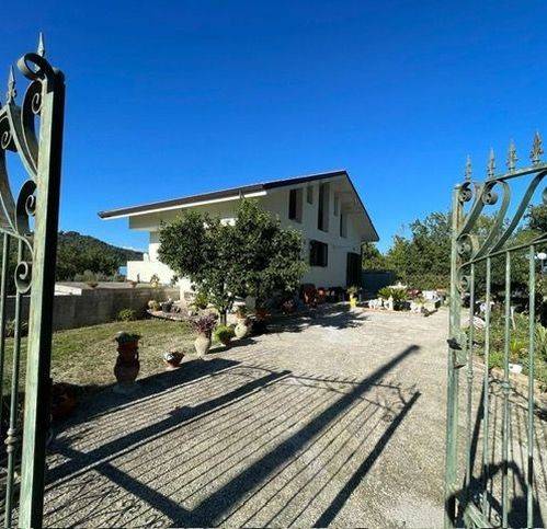 casa indipendente in vendita a Casal Velino