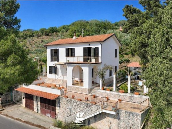 casa indipendente in vendita a Casal Velino in zona Verduzio