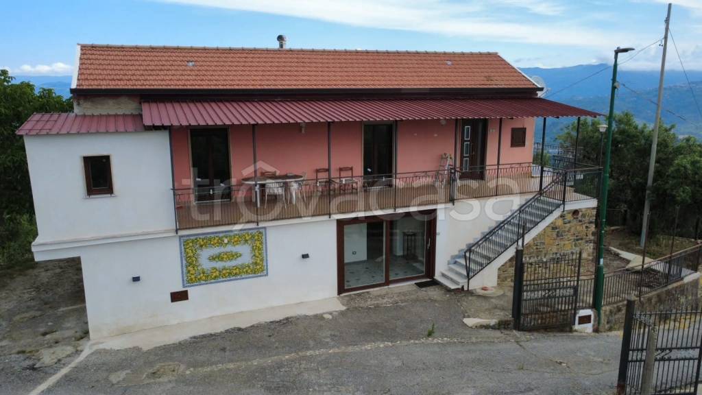 casa indipendente in vendita a Casal Velino in zona Verduzio