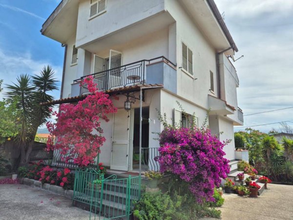 casa indipendente in vendita a Casal Velino in zona Acquavella