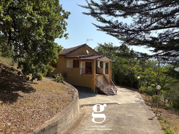 casa indipendente in vendita a Casal Velino in zona Acquavella
