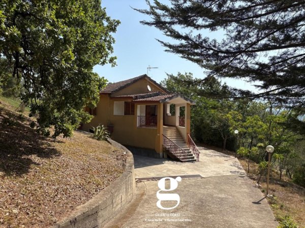 casa indipendente in vendita a Casal Velino in zona Acquavella
