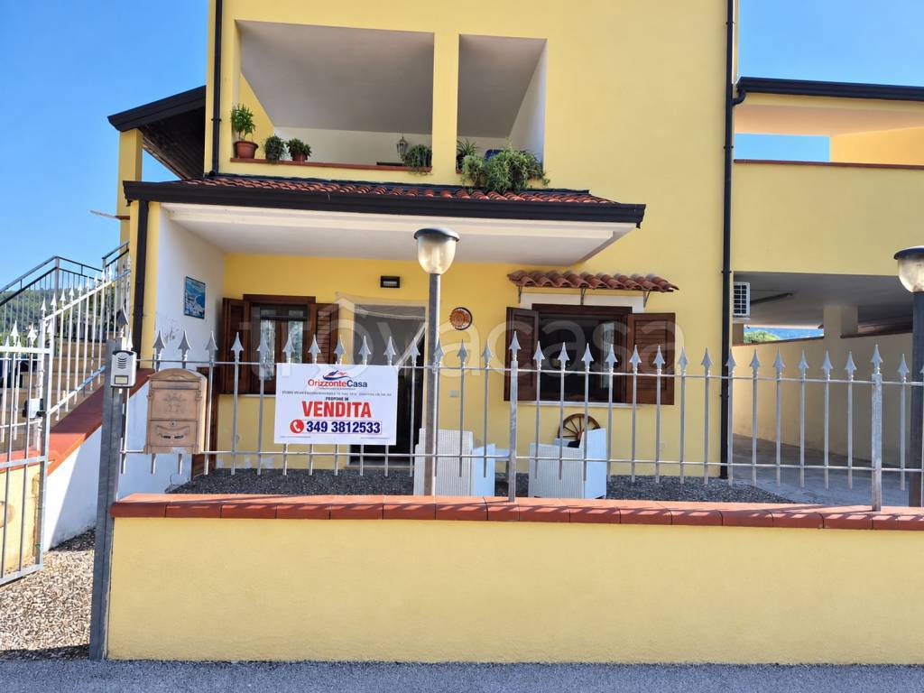 casa indipendente in vendita a Casal Velino in zona Verduzio