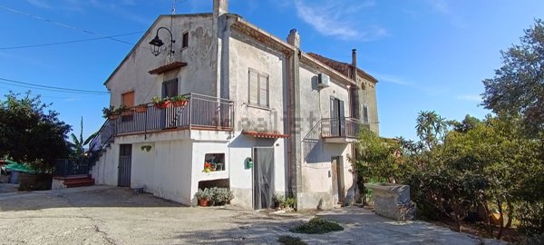 casa indipendente in vendita a Casal Velino in zona Acquavella